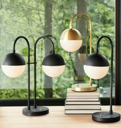 Vakker Cedar Moss Table Lamp