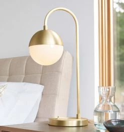Vakker Cedar Moss Table Lamp