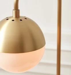 Vakker Cedar Moss Table Lamp